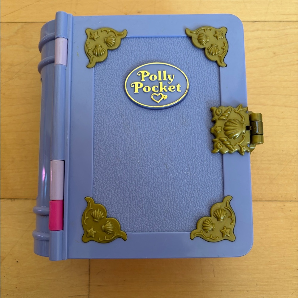 Polly Pocket Princess Polly in her Dressing Up Jewel Locket